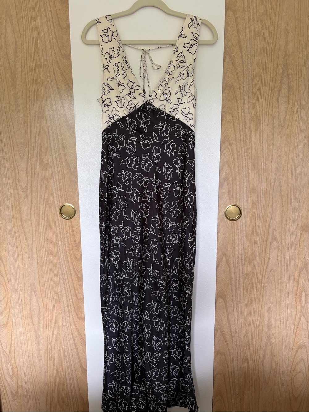 Sleeveless Two-Tone Black & Cream Floral Maxi Dress